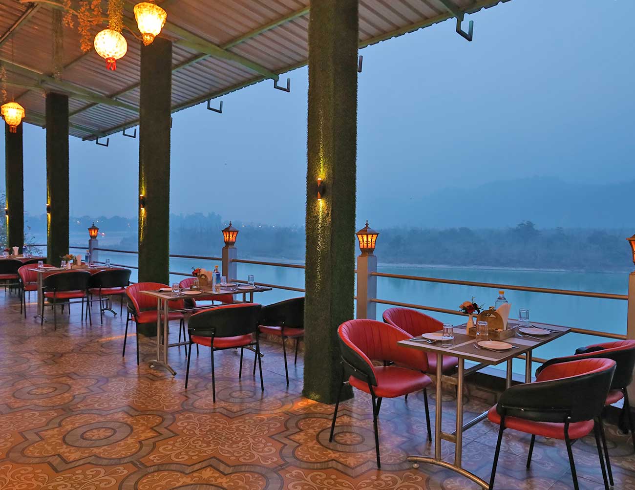 Dubkee - Ganga View Restaurant & Cafe in Rishikesh