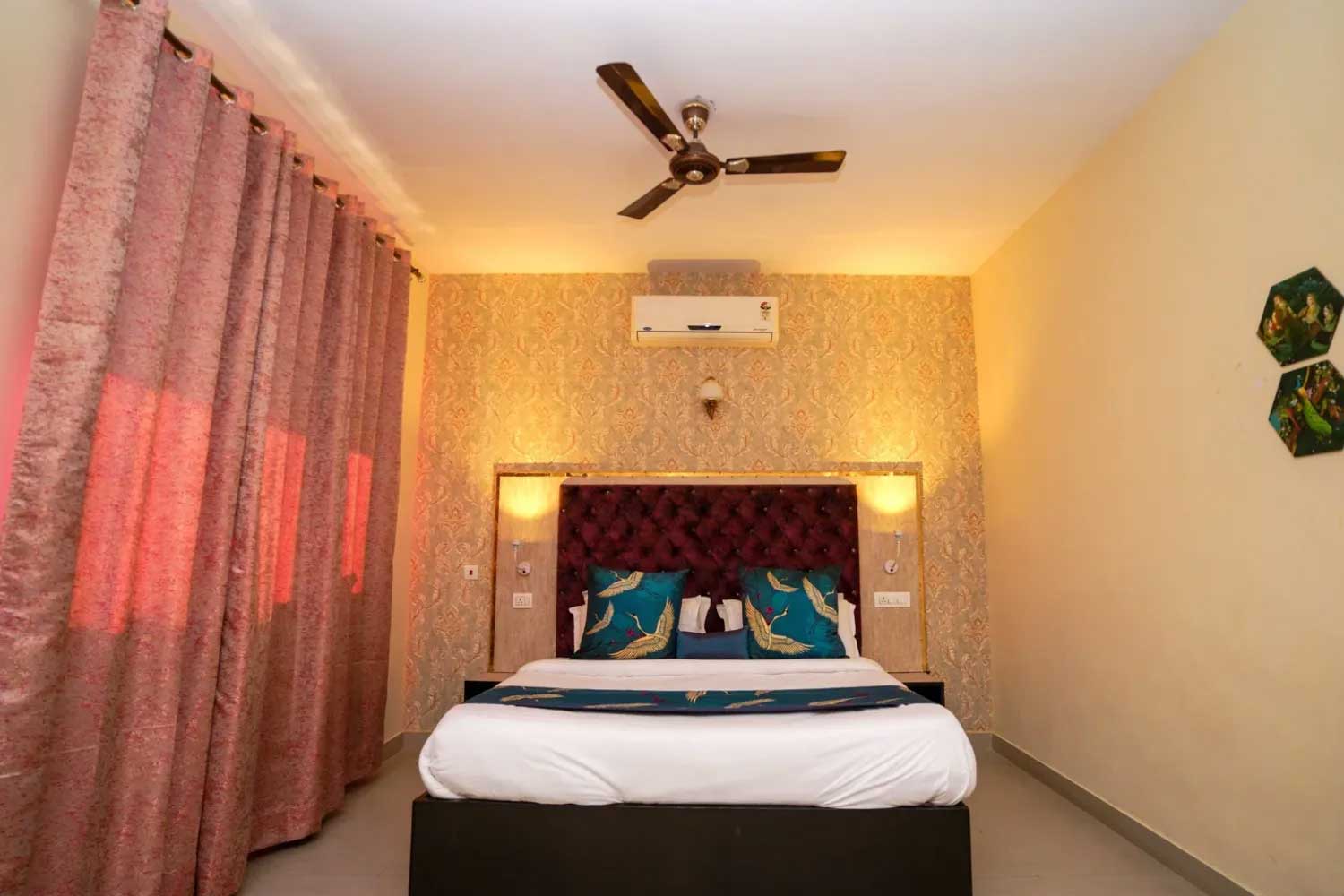 Deluxe Room in Rishikesh near Ganga