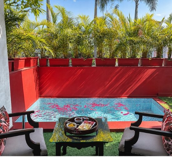 Premium Plunge Pool Room