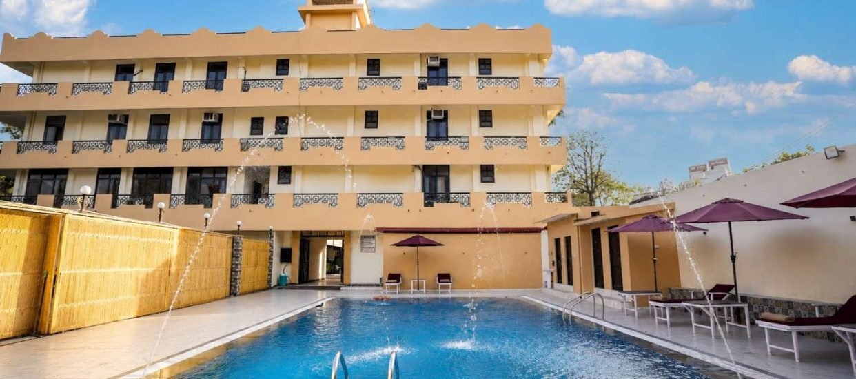 neeraj-luxury-pool-img-08