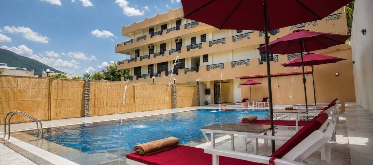 neeraj-luxury-pool-img-15